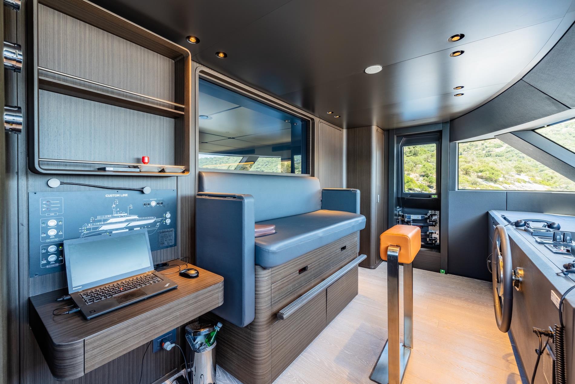 2024 CUSTOM LINE NAVETTA 30 